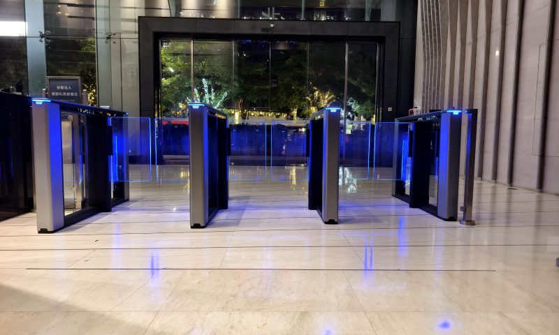 中信证劵总部大厦应用铁军智能猎豹速通门内嵌式人脸识别 1
